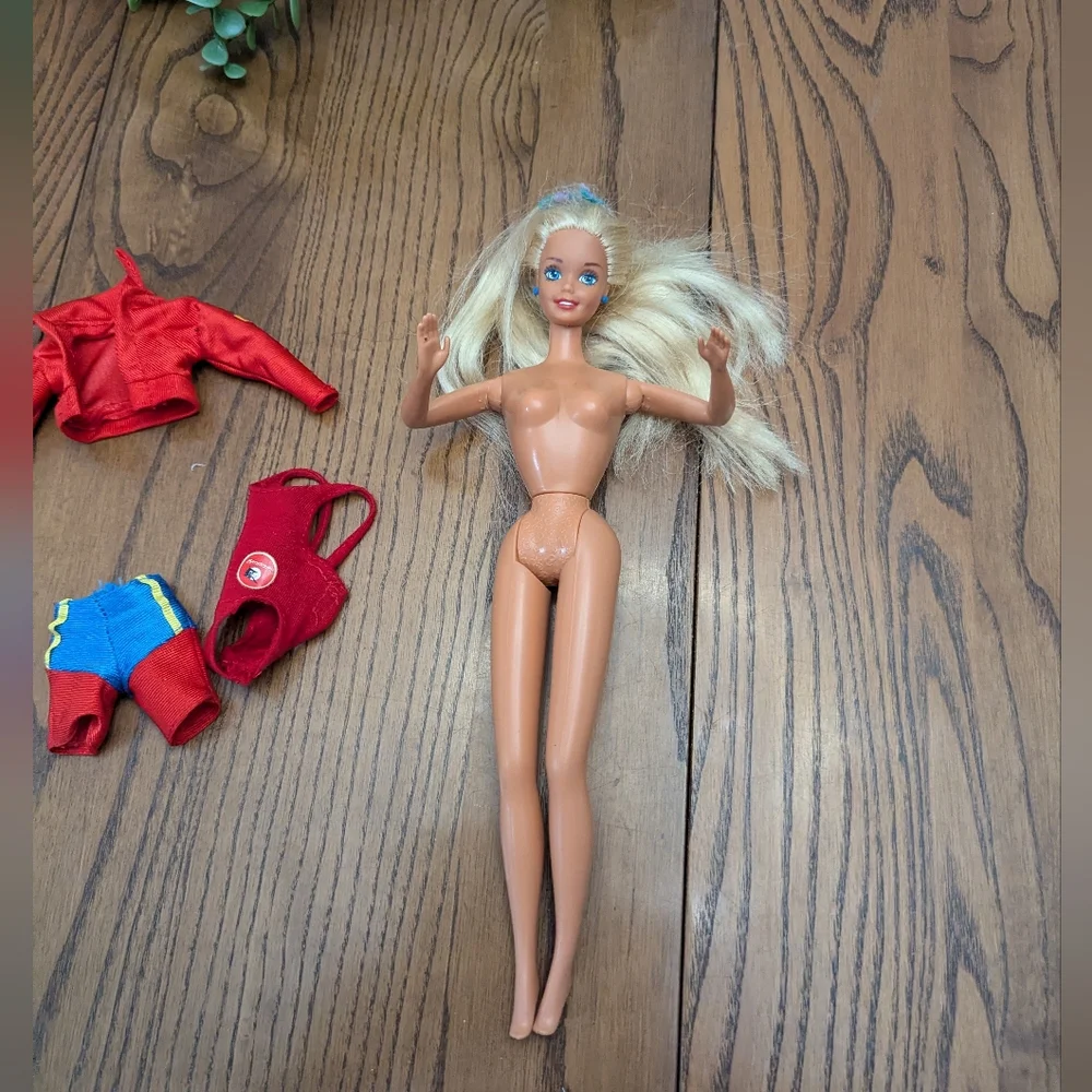 Barbie. Blond Wearing A Baywatch Shorts Swimsuit And Jacket. 1976 - Picture 11 of 12